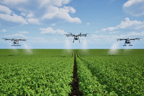Shutterstock_pulverisationdrone-2