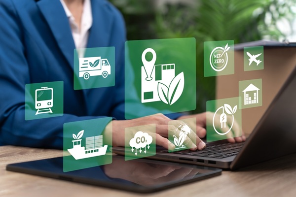Green,Logistics,Concept,,Businesswoman,Promoting,Green,Logistics,And,Sustainable,Transport