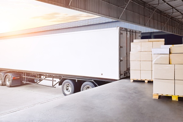 Container,Trailer,Trucks,Loads,Bulk,Of,Package,Boxes,At,Warehouse