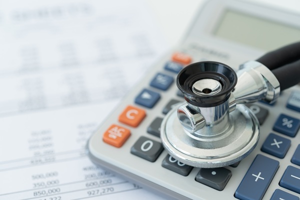 Health,Insurance,Or,Medical,Expenses,Plan,Concept.,Stethoscope,On,Calculator